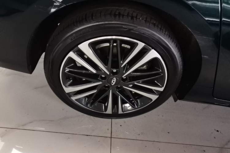 Used Chery Arrizo 8 2023 High-Performance Edition 2.0T DCT Powerfully Equipped Right Rear Wheel Hub