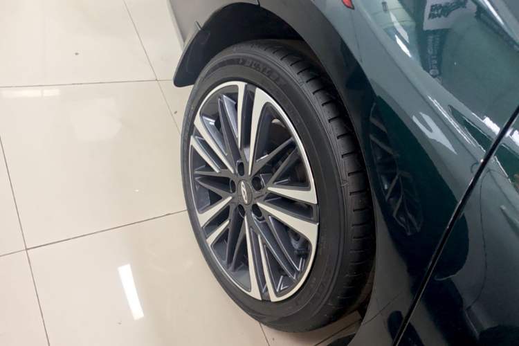 Used Chery Arrizo 8 2023 High-Performance Edition 2.0T DCT Powerfully Equipped Right Rear Wheel Hub