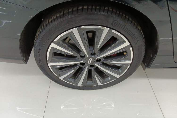 Used Chery Arrizo 8 2023 High-Energy Edition 2.0T DCT Luxury Right Rear Wheel Hub