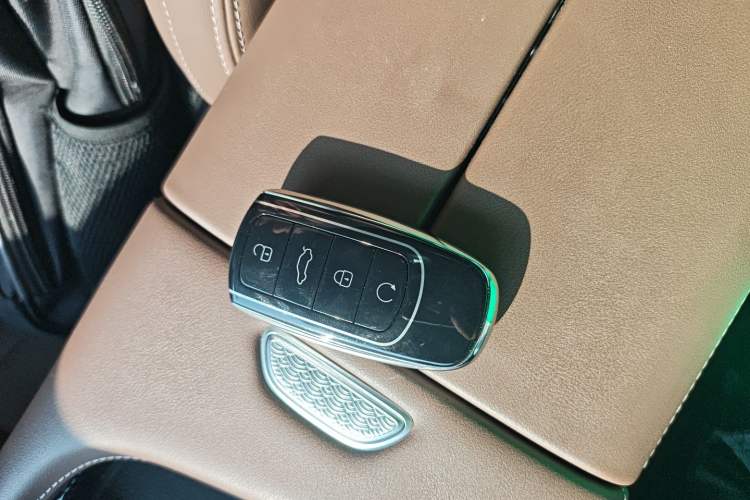 Used Chery Arrizo 8 2023 High-Performance Edition 2.0T DCT Powerfully Equipped Vehicle Key