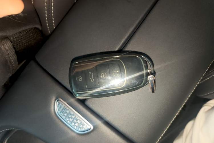 Used Chery Arrizo 8 2023 High-Performance Edition 2.0T DCT Powerfully Equipped Vehicle Key