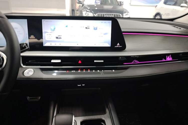 Used Chery Arrizo 8 2023 High-Performance Edition 2.0T DCT Powerfully Equipped Audio And AC Panel