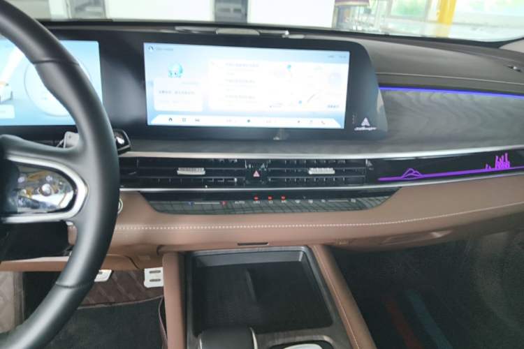 Used Chery Arrizo 8 2023 High-Performance Edition 2.0T DCT Powerfully Equipped Audio And AC Panel