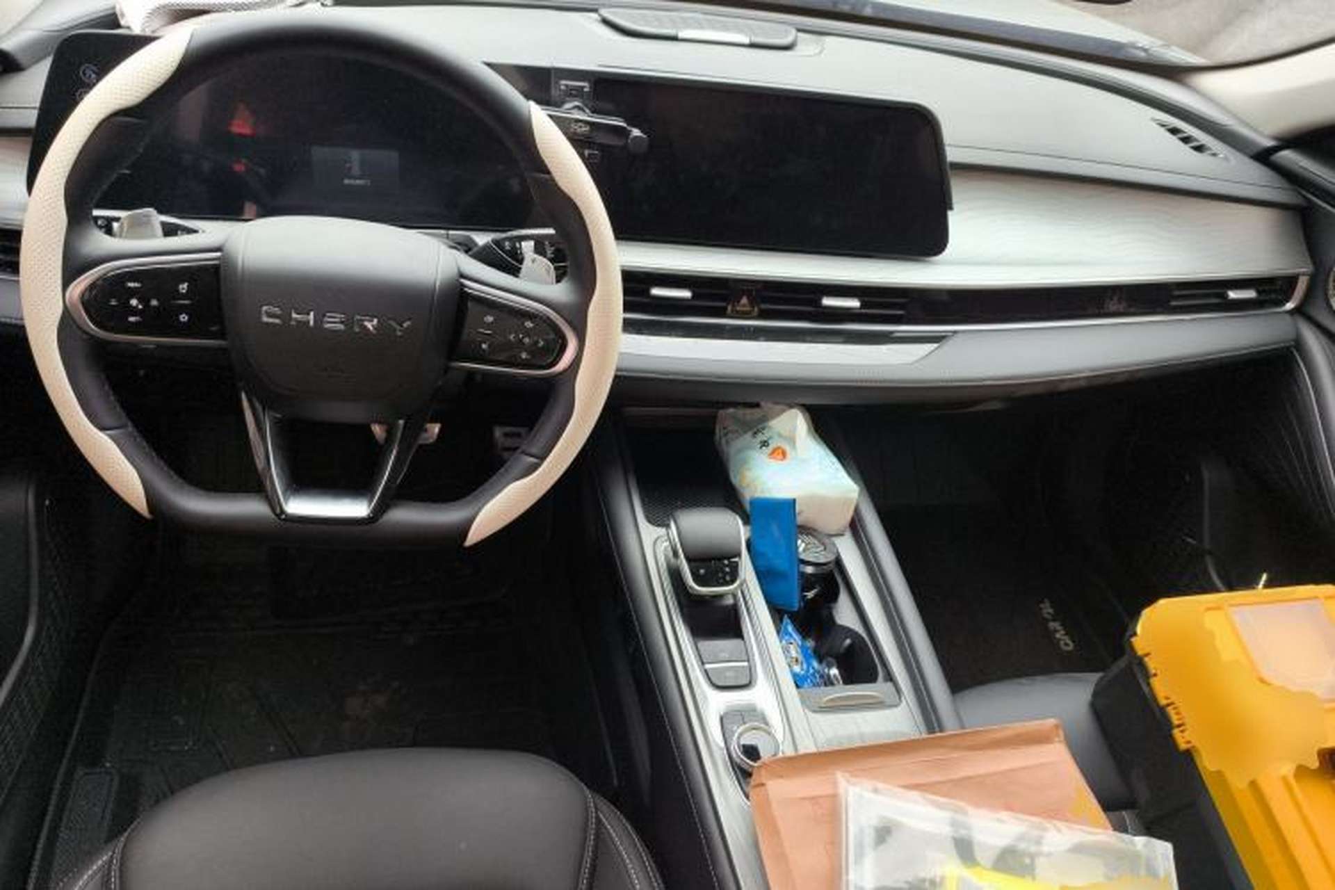 Used Chery Arrizo 8 2023 High-Performance Edition 2.0T DCT Powerfully Equipped Center Console