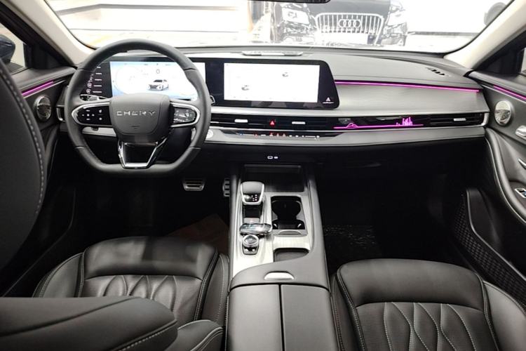 Used Chery Arrizo 8 2023 High-Performance Edition 2.0T DCT Powerfully Equipped Center Console