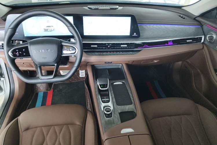 Used Chery Arrizo 8 2023 High-Performance Edition 2.0T DCT Powerfully Equipped Center Console