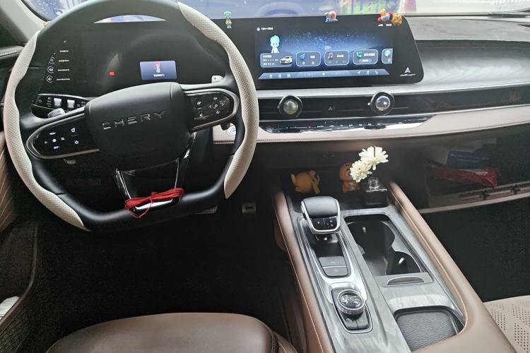 Used Chery Arrizo 8 2023 High-Performance Edition 2.0T DCT Powerfully Equipped Center Console