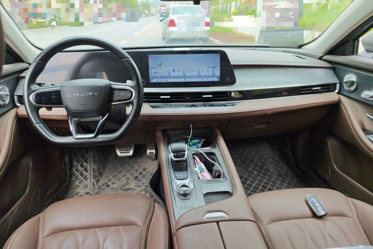 Used Chery Arrizo 8 2023 High-Performance Edition 2.0T DCT Powerfully Equipped Center Console