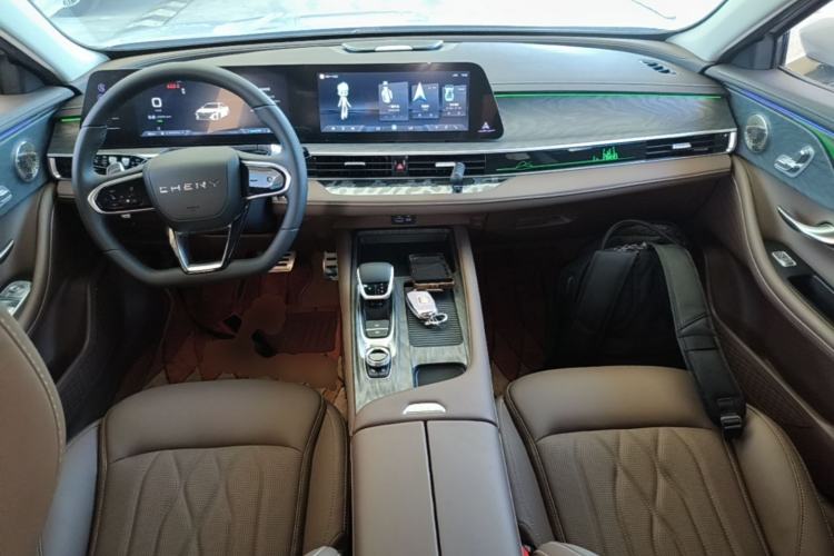 Used Chery Arrizo 8 2023 High-Performance Edition 2.0T DCT Powerfully Equipped Center Console