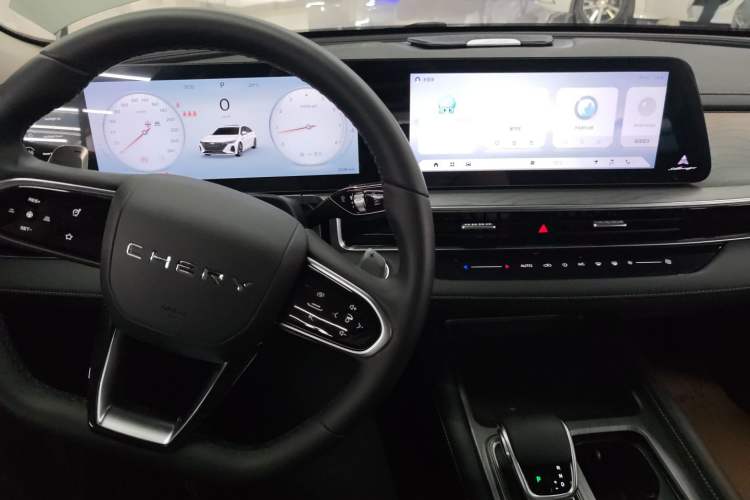 Used Chery Arrizo 8 2023 High-Performance Edition 2.0T DCT Powerfully Equipped Center Console