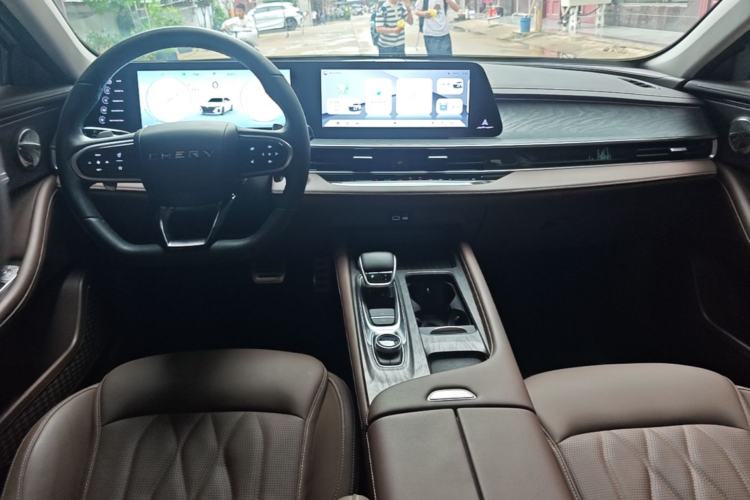 Used Chery Arrizo 8 2023 High-Performance Edition 2.0T DCT Powerfully Equipped Center Console