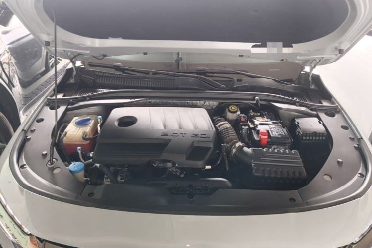 Used Chery Arrizo 8 2023 High-Performance Edition 2.0T DCT Powerfully Equipped Engine Bay