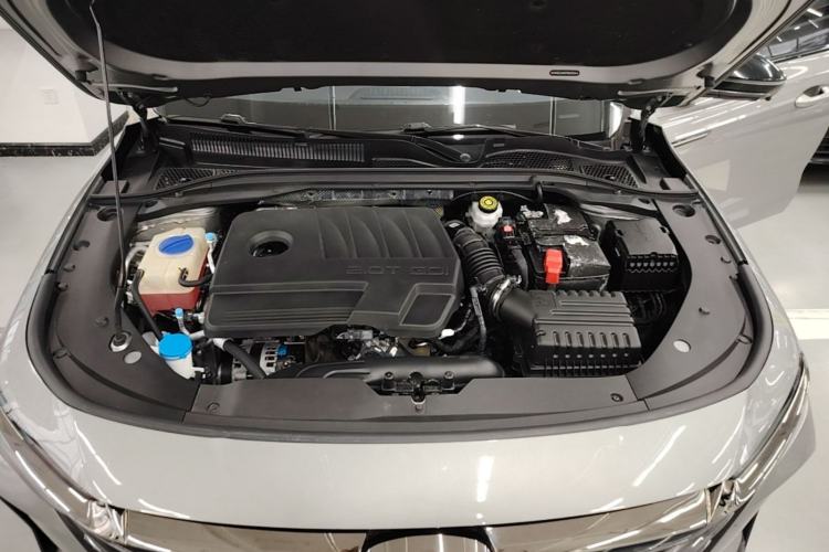 Used Chery Arrizo 8 2023 High-Performance Edition 2.0T DCT Powerfully Equipped Engine Bay