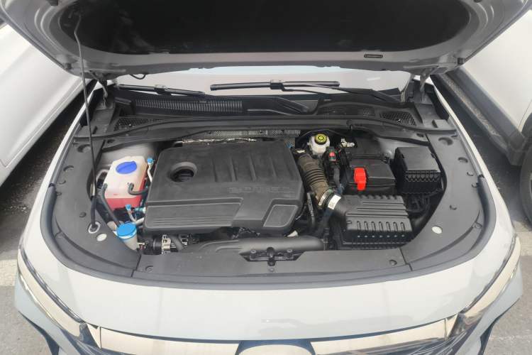 Used Chery Arrizo 8 2023 High-Performance Edition 2.0T DCT Powerfully Equipped Engine Bay
