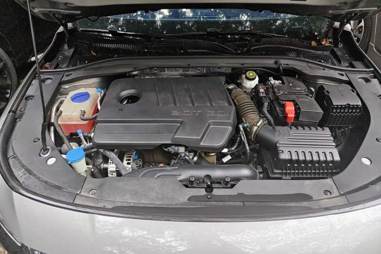 Used Chery Arrizo 8 2023 High-Performance Edition 2.0T DCT Powerfully Equipped Engine Bay