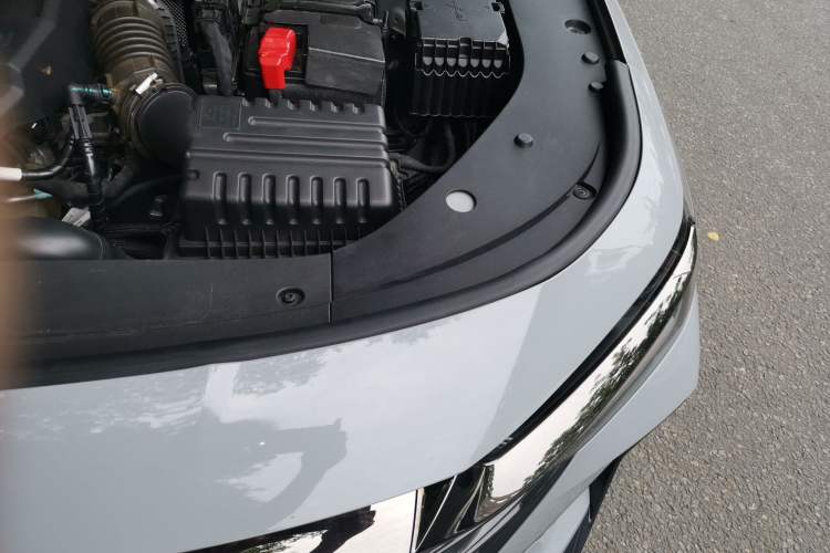 Used Chery Arrizo 8 2023 High-Performance Edition 2.0T DCT Powerfully Equipped Engine Bay Left