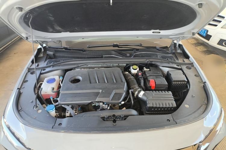 Used Chery Arrizo 8 2023 High-Performance Edition 2.0T DCT Powerfully Equipped Engine Bay