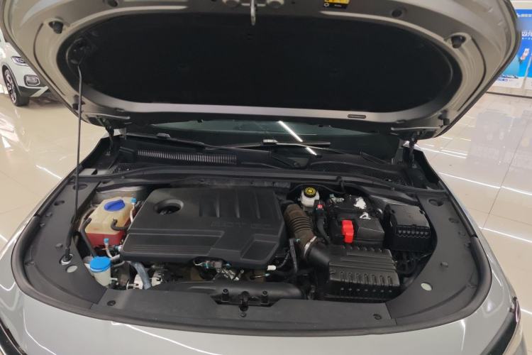 Used Chery Arrizo 8 2023 High-Performance Edition 2.0T DCT Powerfully Equipped Engine Bay
