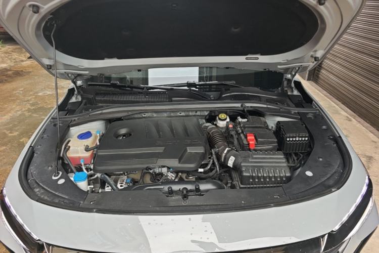 Used Chery Arrizo 8 2023 High-Performance Edition 2.0T DCT Powerfully Equipped Engine Bay