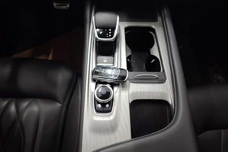 Used Chery Arrizo 8 2023 High-Performance Edition 2.0T DCT Powerfully Equipped Gear Lever
