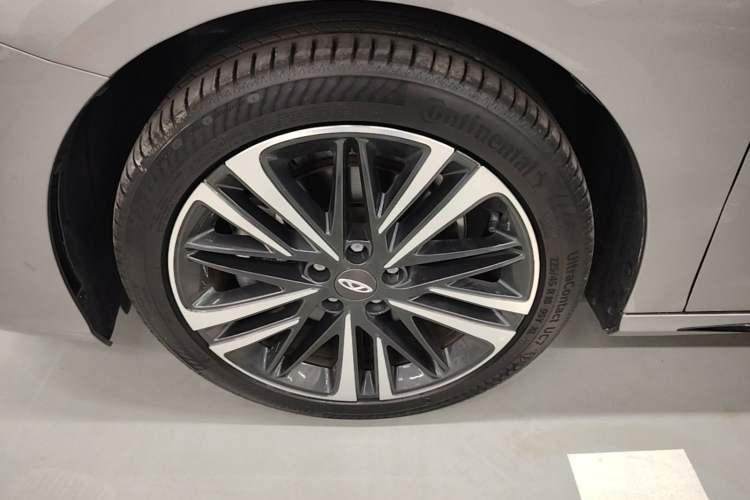 Used Chery Arrizo 8 2023 High-Performance Edition 2.0T DCT Powerfully Equipped Left Front Wheel Hub