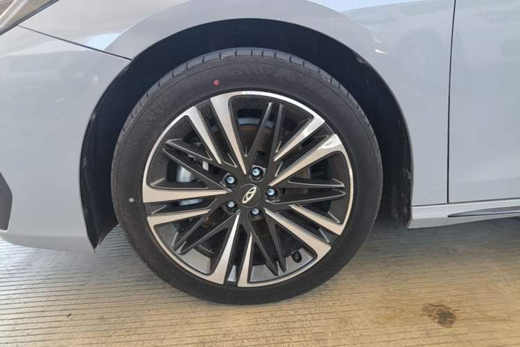 Used Chery Arrizo 8 2023 High-Performance Edition 2.0T DCT Powerfully Equipped Left Front Wheel Hub