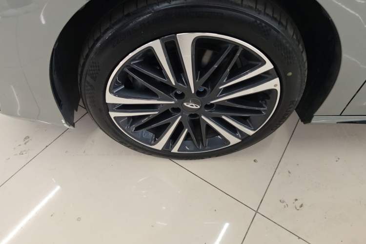 Used Chery Arrizo 8 2023 High-Performance Edition 2.0T DCT Powerfully Equipped Left Front Wheel Hub