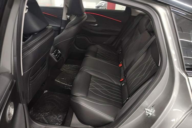 Used Chery Arrizo 8 2023 High-Performance Edition 2.0T DCT Powerfully Equipped Left Rear Seat