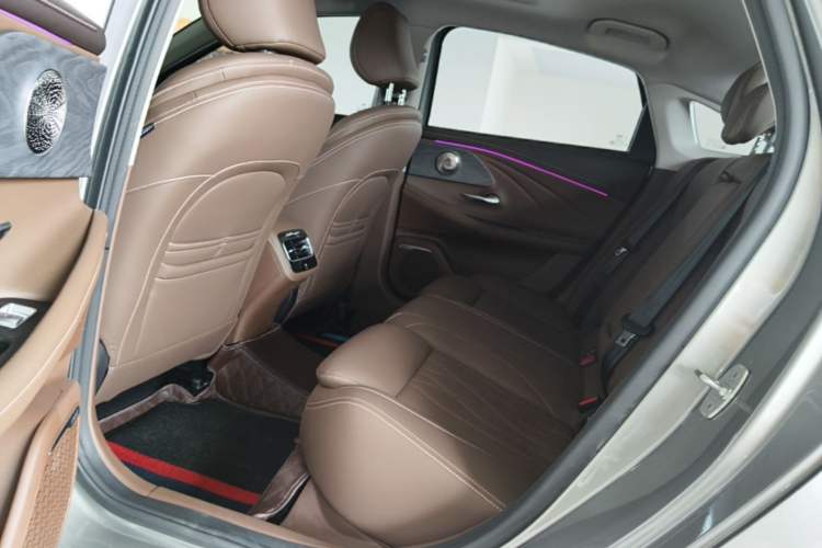 Used Chery Arrizo 8 2023 High-Performance Edition 2.0T DCT Powerfully Equipped Left Rear Seat