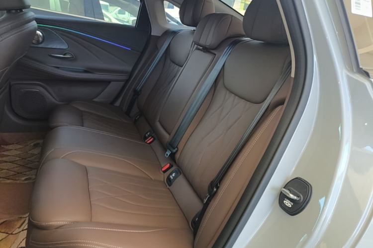 Used Chery Arrizo 8 2023 High-Performance Edition 2.0T DCT Powerfully Equipped Left Rear Seat