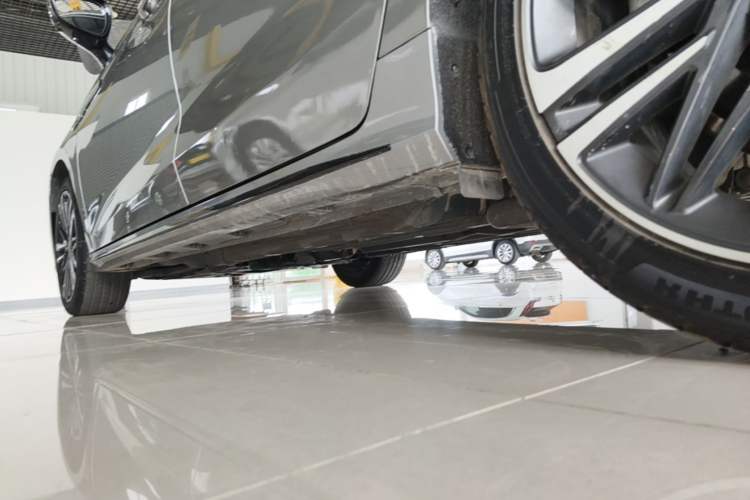 Used Chery Arrizo 8 2023 High-Performance Edition 2.0T DCT Powerfully Equipped Left Side Sill