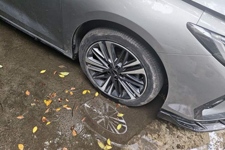 Used Chery Arrizo 8 2023 High-Performance Edition 2.0T DCT Powerfully Equipped Right Front Wheel Hub