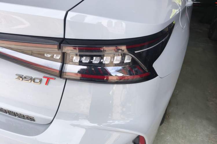 Used Chery Arrizo 8 2023 High-Performance Edition 2.0T DCT Powerfully Equipped Right Rear Taillight