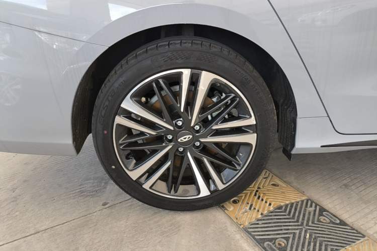 Used Chery Arrizo 8 2023 High-Performance Edition 2.0T DCT Powerfully Equipped Right Rear Wheel Hub