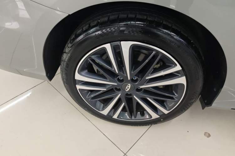 Used Chery Arrizo 8 2023 High-Performance Edition 2.0T DCT Powerfully Equipped Right Rear Wheel Hub