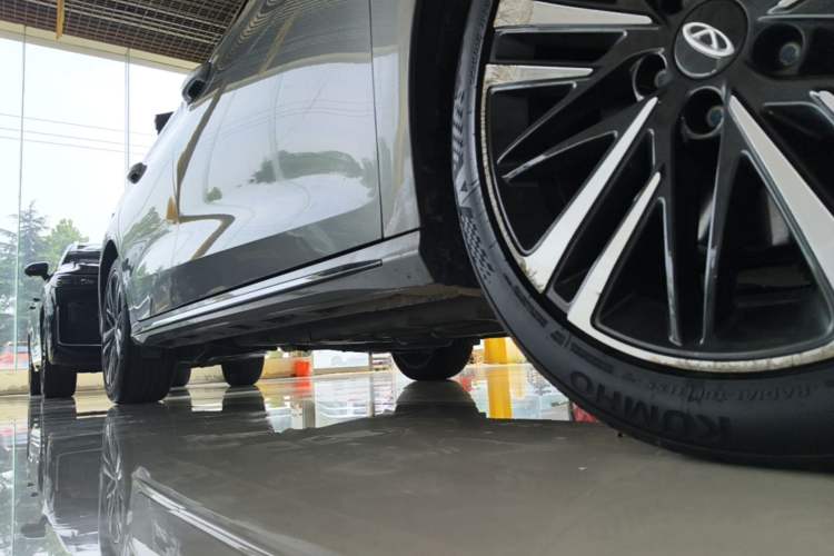 Used Chery Arrizo 8 2023 High-Performance Edition 2.0T DCT Powerfully Equipped Right Side Sill