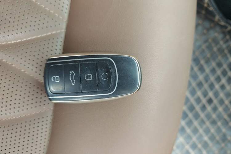 Used Chery Arrizo 8 2023 High-Performance Edition 2.0T DCT Powerfully Equipped Vehicle Key