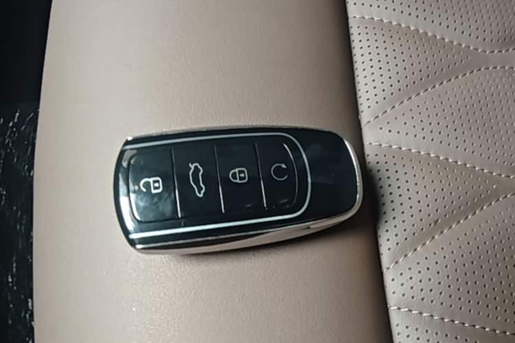 Used Chery Arrizo 8 2023 High-Performance Edition 2.0T DCT Powerfully Equipped Vehicle Key