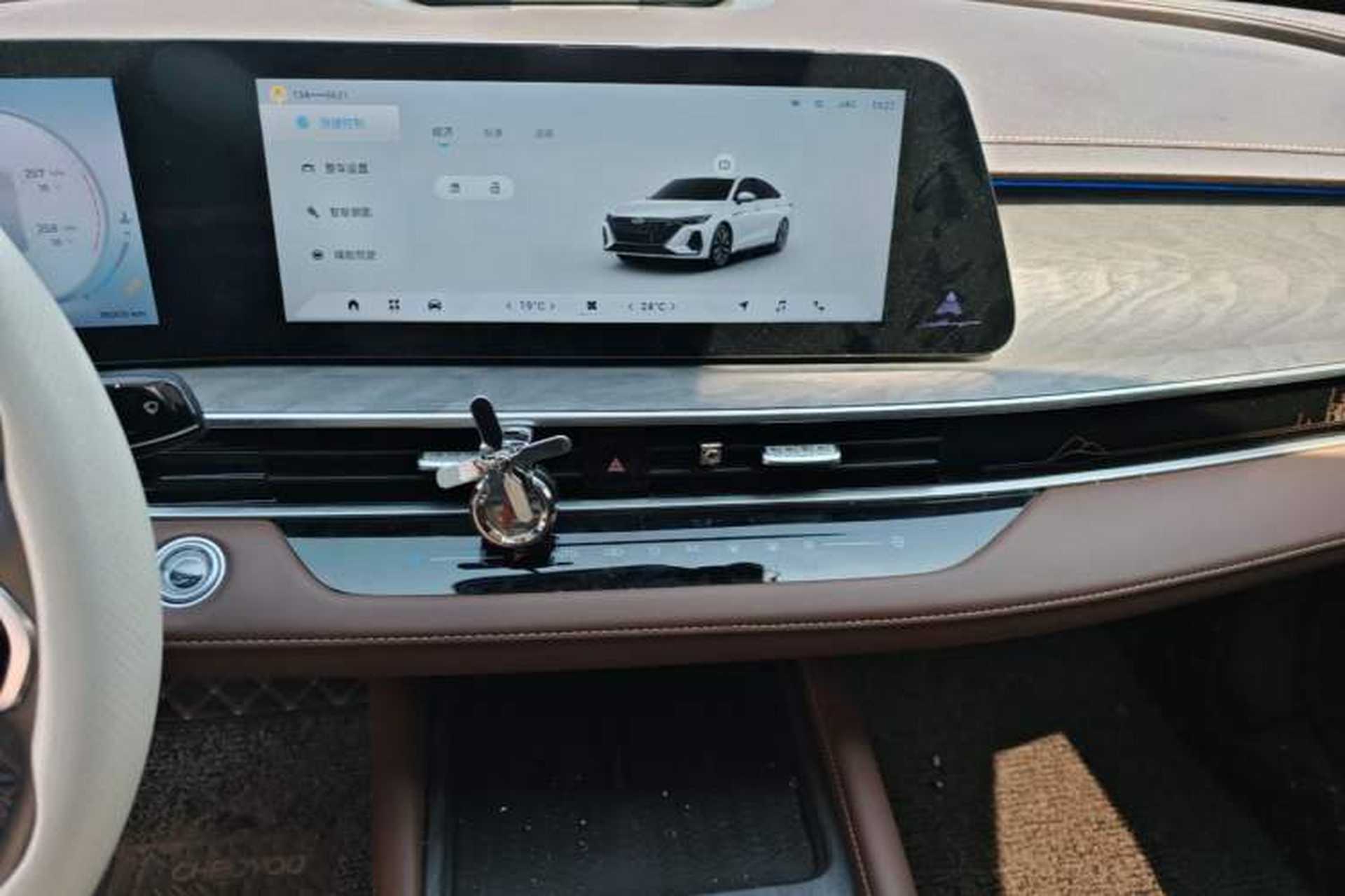Used Chery Arrizo 8 2023 High-Performance Edition 2.0T DCT Powerfully Equipped Audio And AC Panel