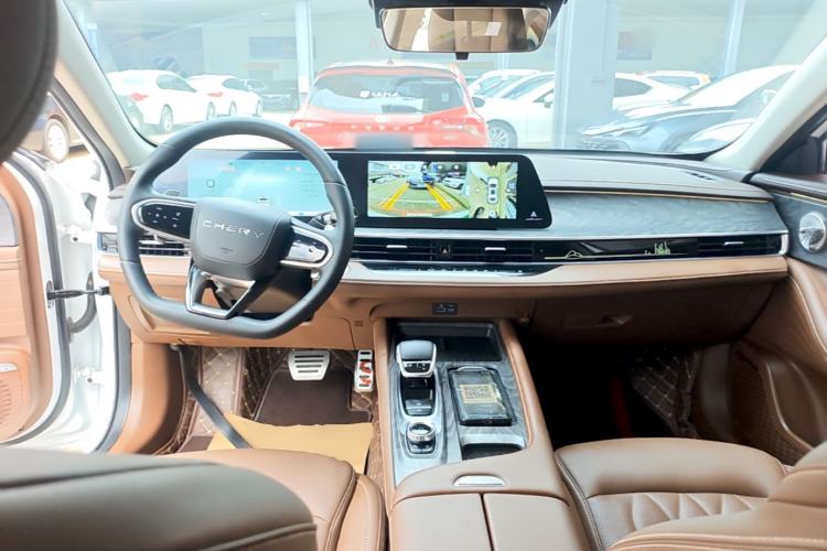 Used Chery Arrizo 8 2023 High-Performance Edition 2.0T DCT Powerfully Equipped Center Console