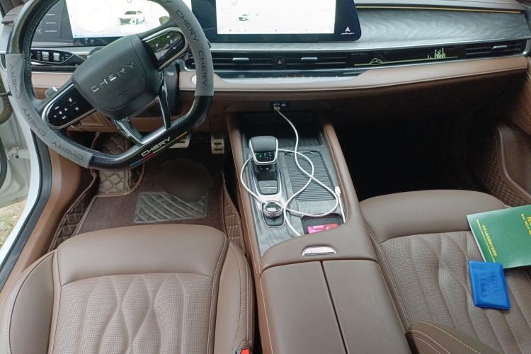 Used Chery Arrizo 8 2023 High-Performance Edition 2.0T DCT Powerfully Equipped Center Console