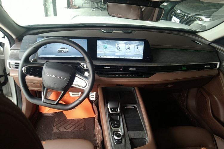 Used Chery Arrizo 8 2023 High-Performance Edition 2.0T DCT Powerfully Equipped Center Console
