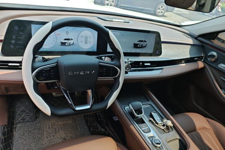 Used Chery Arrizo 8 2023 High-Performance Edition 2.0T DCT Powerfully Equipped Center Console