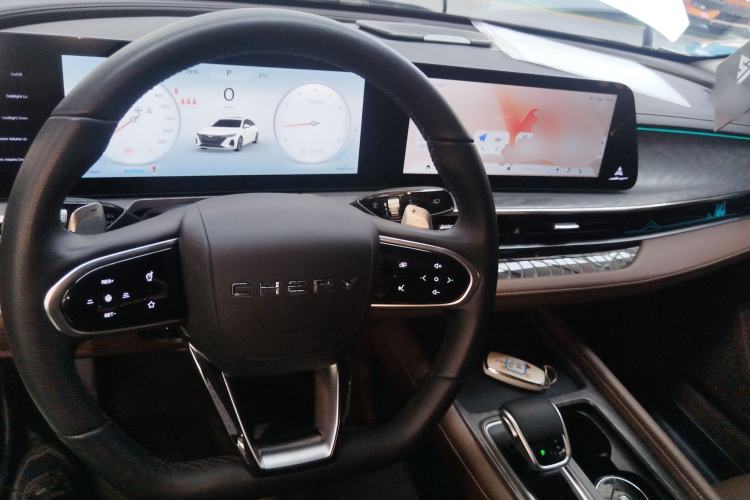 Used Chery Arrizo 8 2023 High-Performance Edition 2.0T DCT Powerfully Equipped Center Console