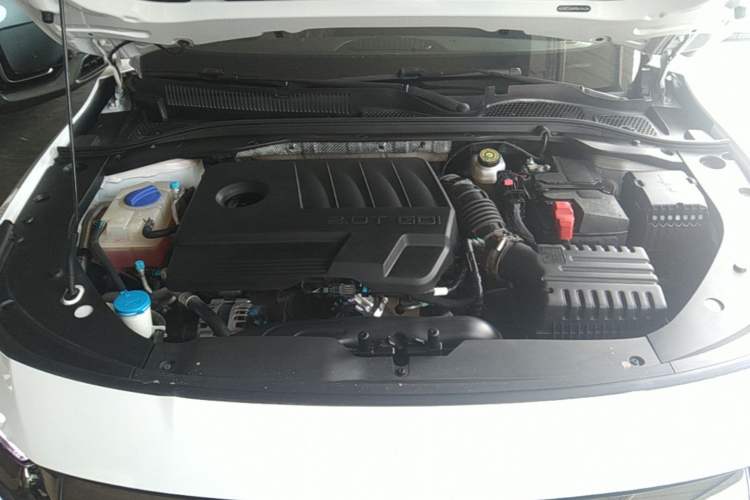 Used Chery Arrizo 8 2023 High-Performance Edition 2.0T DCT Powerfully Equipped Engine Bay