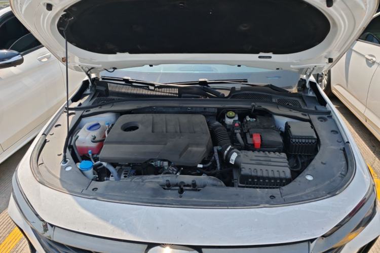 Used Chery Arrizo 8 2023 High-Performance Edition 2.0T DCT Powerfully Equipped Engine Bay