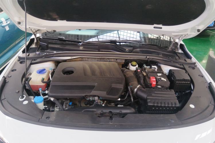 Used Chery Arrizo 8 2023 High-Performance Edition 2.0T DCT Powerfully Equipped Engine Bay