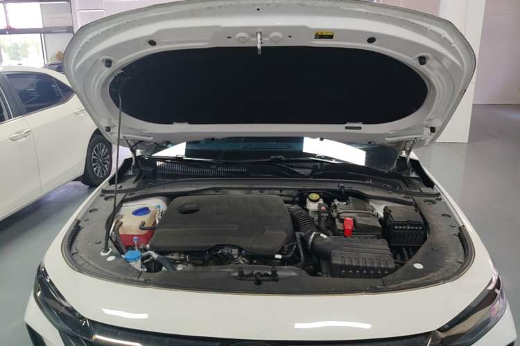 Used Chery Arrizo 8 2023 High-Performance Edition 2.0T DCT Powerfully Equipped Engine Bay