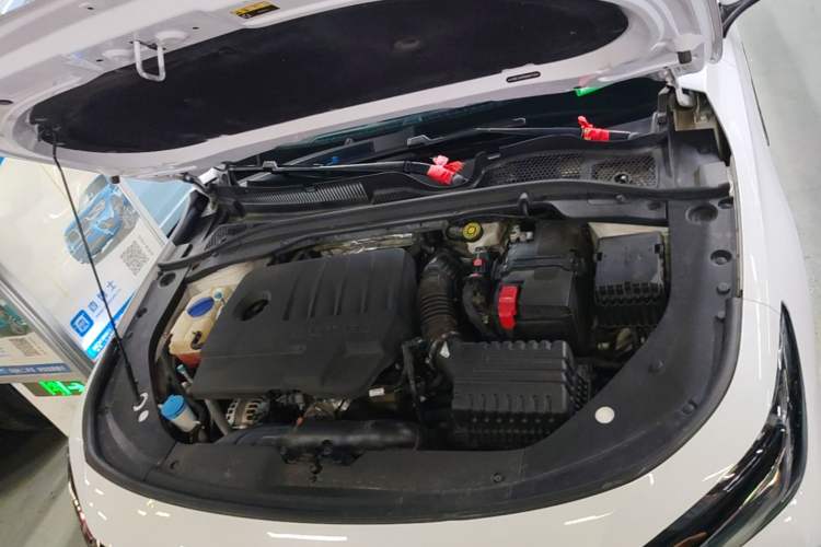 Used Chery Arrizo 8 2023 High-Performance Edition 2.0T DCT Powerfully Equipped Engine Bay