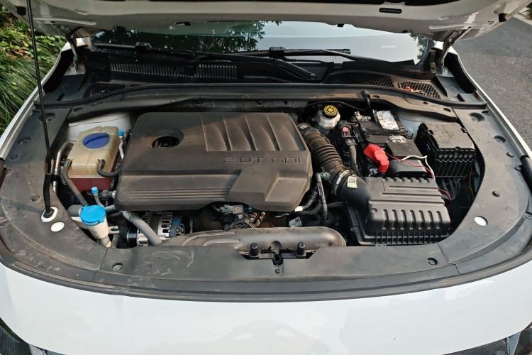 Used Chery Arrizo 8 2023 High-Performance Edition 2.0T DCT Powerfully Equipped Engine Bay
